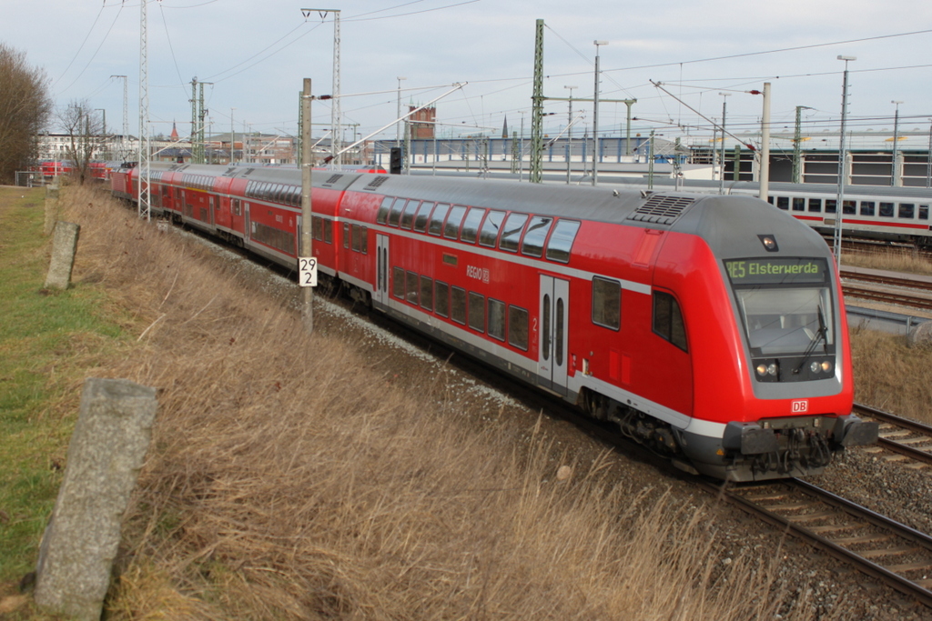 RE 4361(Rostock-Elsterwerda)bei der Ausfahrt im Rostocker Hbf.07.02.2016 