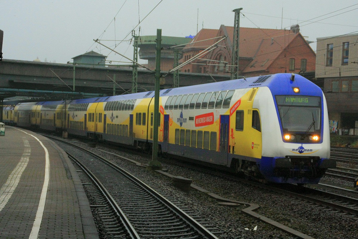 RE5 (metronom) bei Ausfahrt aus Hamburg-Harburg Richtung Hamburg Hbf am 18.12.2014