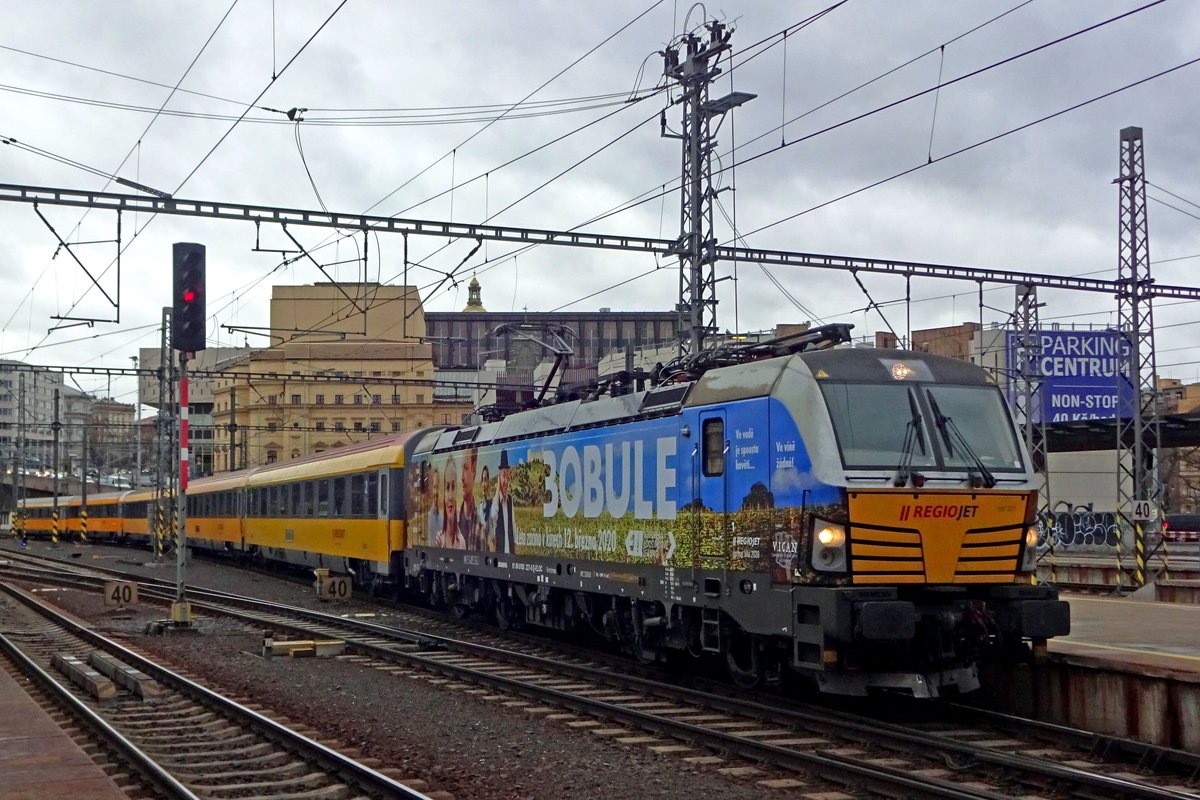 RegioJet 193 227 wirbt f�r ein fernseh-Serie 'BOBULE' am 23 Februar 2020 in Praha hl.n.