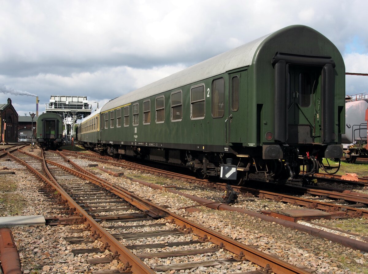 Reisezugwagen 1.u.2.Klasse der DR 51 50 29-47 043-4 ABüe im Sächsischen Eisenbahnmuseum Chemnitz am 19.04.2017.