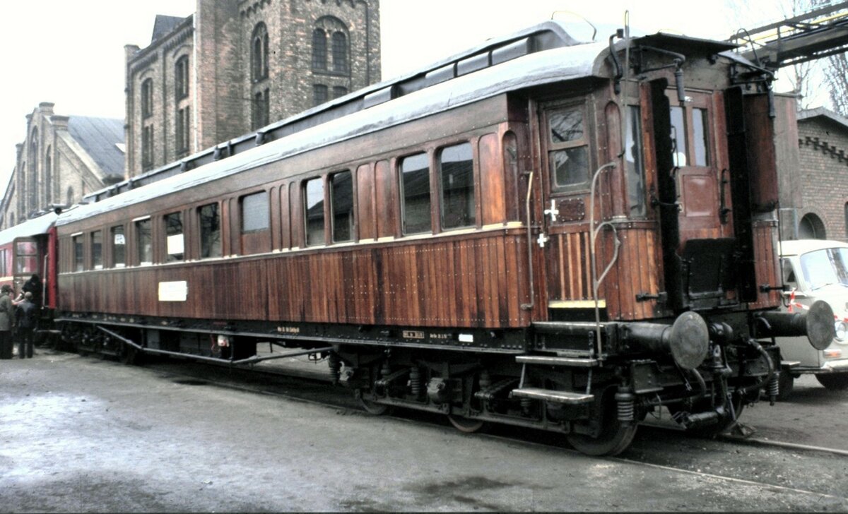 Reisezugwagen Orient-Express beim Jubiläum 100 Jahre Bundesbahn Ausbesserungswerk Hannover-Leinhausen am 31.03.1978.