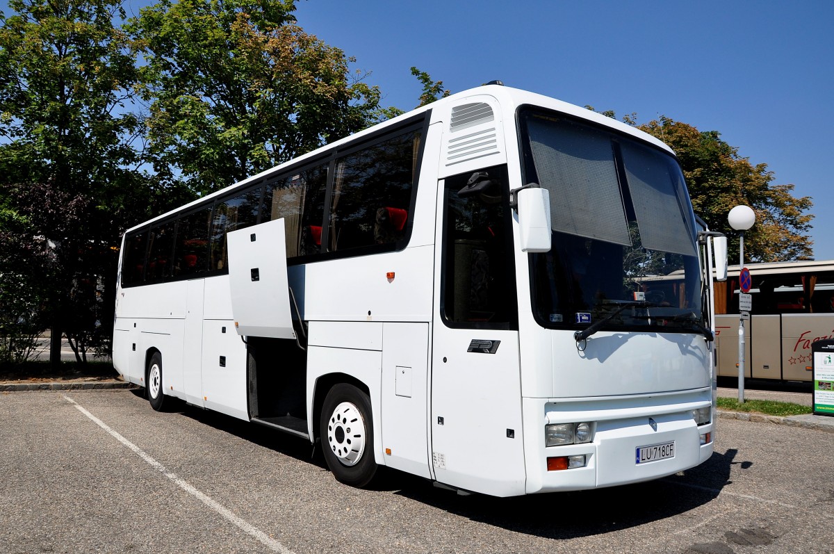 Renault FR1 Reisebus aus Polen in Krems gesehen.