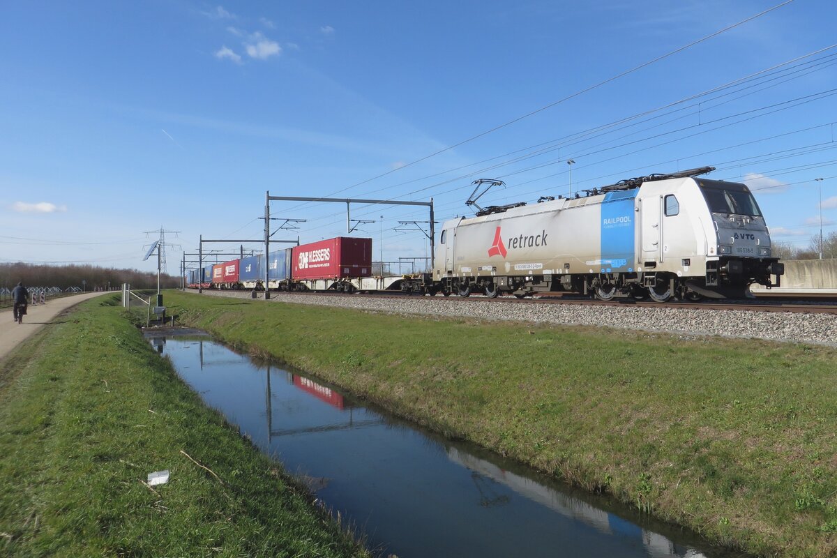 ReTrack 186 538 durchfahrt mit den Rzepin-KLV Valburg am 15 März 2023.