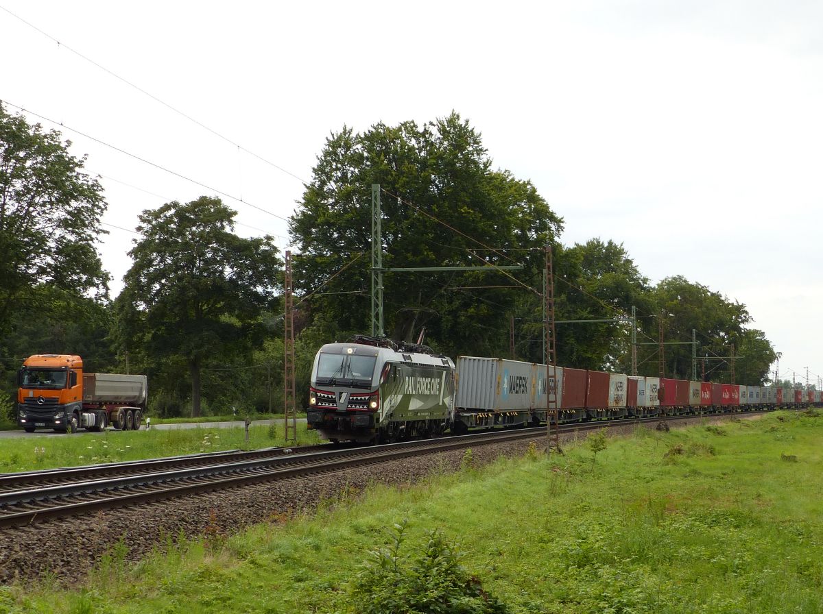 RFO (Rail Force One) Vectron Lokomotive 193 623-6 (91 80 6193 623-6 D-DISPO)  Sharky   Alt Sonsfeld / Weseler Landstrae, Rees, Deutschland 30-07-2021.

RFO (Rail Force One) Vectron locomotief 193 623-6 (91 80 6193 623-6 D-DISPO)  Sharky   Alt Sonsfeld / Weseler Landstrae, Rees, Duitsland 30-07-2021.