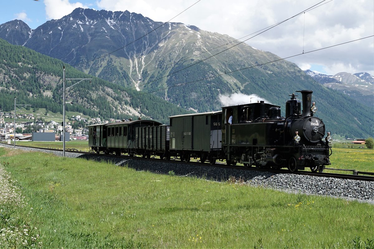 Rhtische Bahn
Bahnvestival Samedan und Pontresina vom 9./10. Juni 2018.
Dampfzug mit G 3/4 11, Heidi mit Baujahr 1902 auf der Fahrt nach Pontresina am 9. Juni 2018.
Foto: Walter Ruetsch
