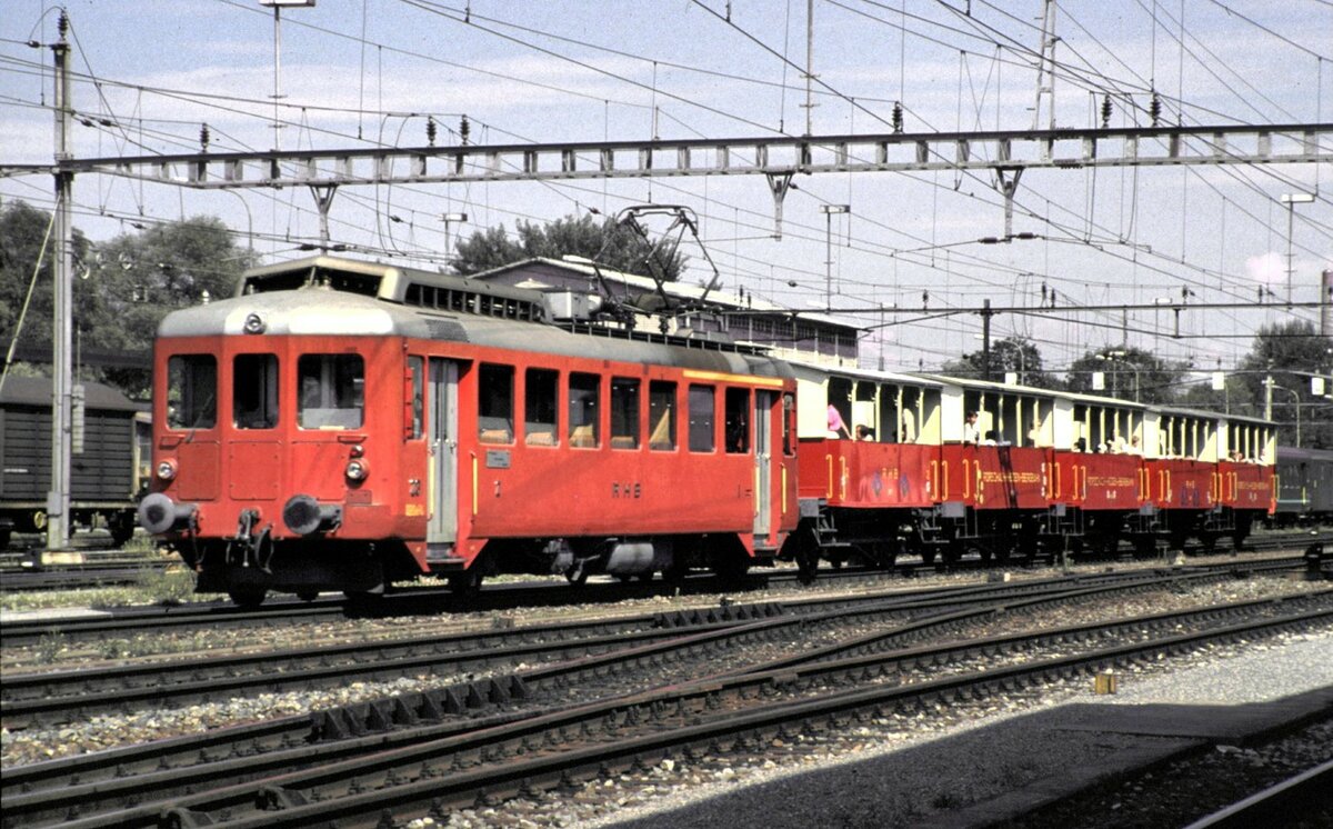RHB ABDeh 2/4 Nr.23 mit Sommerwagenzug in Rorschach im August 1991.