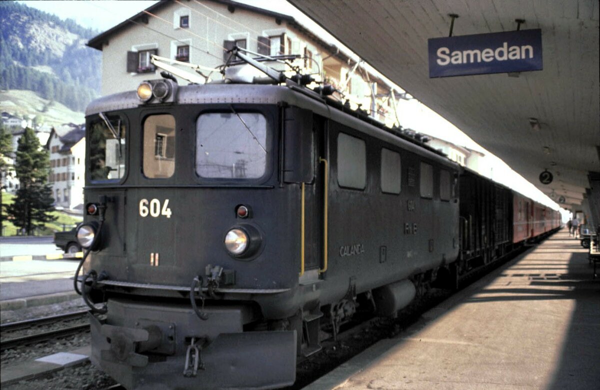 RhB Ge 4/4 I Nr.604 in Samedan im August 1990.