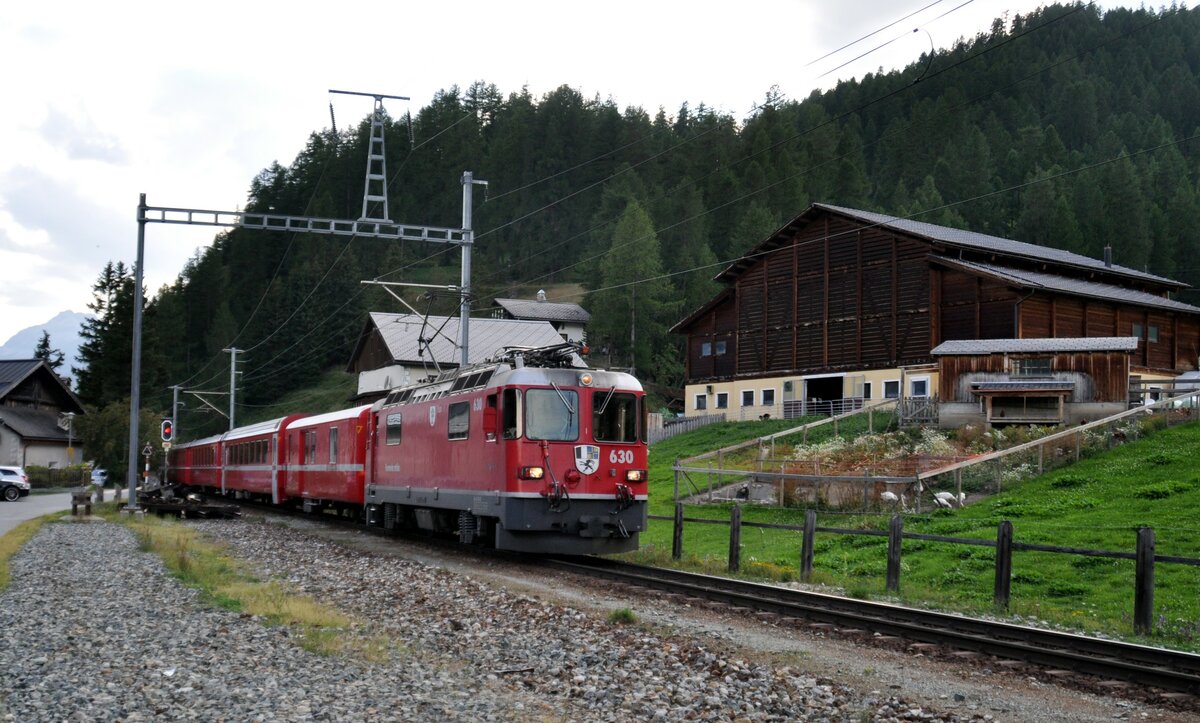 RhB Ge 4/4 II Nr.630 in Madulain am 15.08.2009.