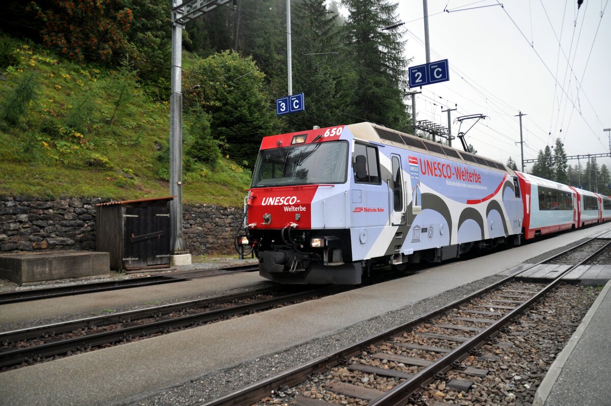 RhB Ge 4/4 III Nr.650 mit Werbung für UNESCO Weltkulturerbe Landwasserviadukt in Bergün am 29.08.2009.