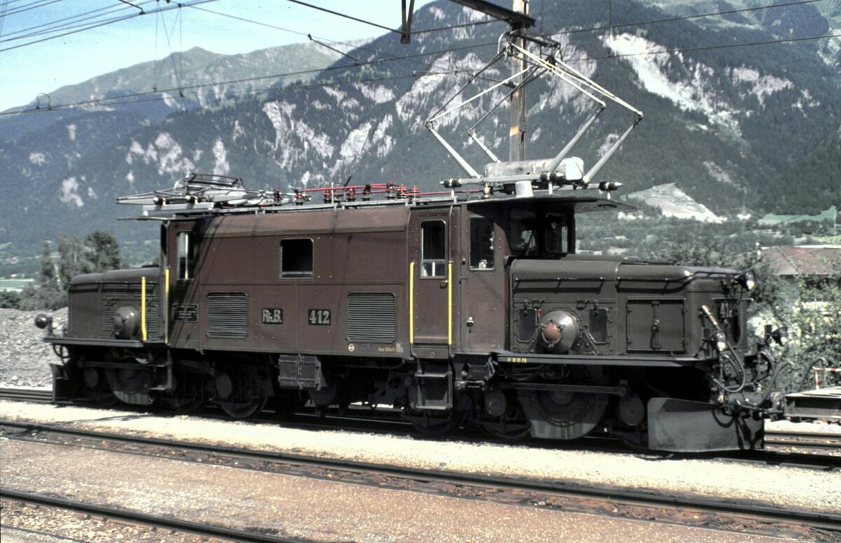 RhB Ge 6/6 I Nr.412 in Thusis im Oktober 1991.