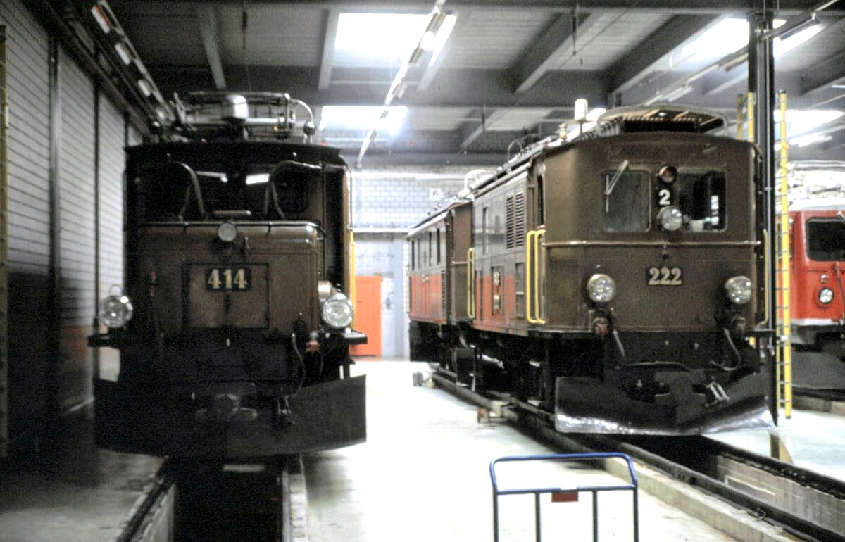 RhB Ge 6/6 I Nr.414 und Ge 2/4 Nr.222 und dahinter Ge 4/6 Nr.353 in Samedan beim Jubiläum im September 1989.