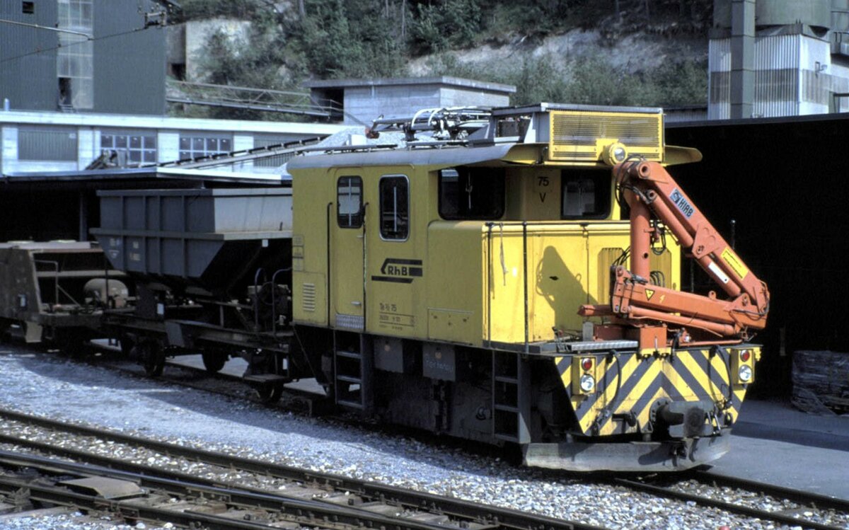 RhB Te 2/2 Nr.75 in Reichenau-Tamis im August 1990.