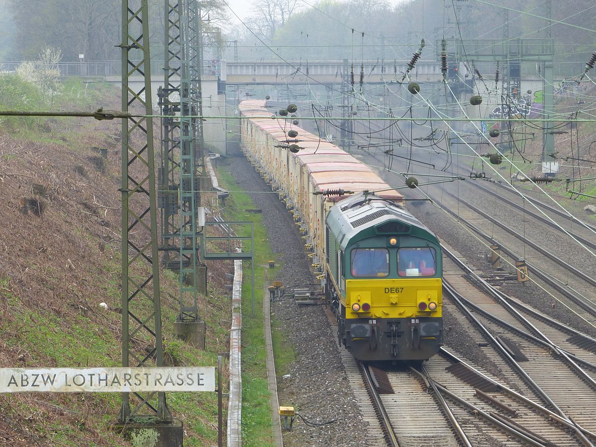 Rhein Cargo Diesellok DE 67 (266 067) Abzweig Lotharstrasse. Forsthausweg, Duisburg 12-04-2018.

Rhein Cargo dieselloc DE 67 (266 067) Abzweig Lotharstrasse. Forsthausweg, Duisburg 12-04-2018.