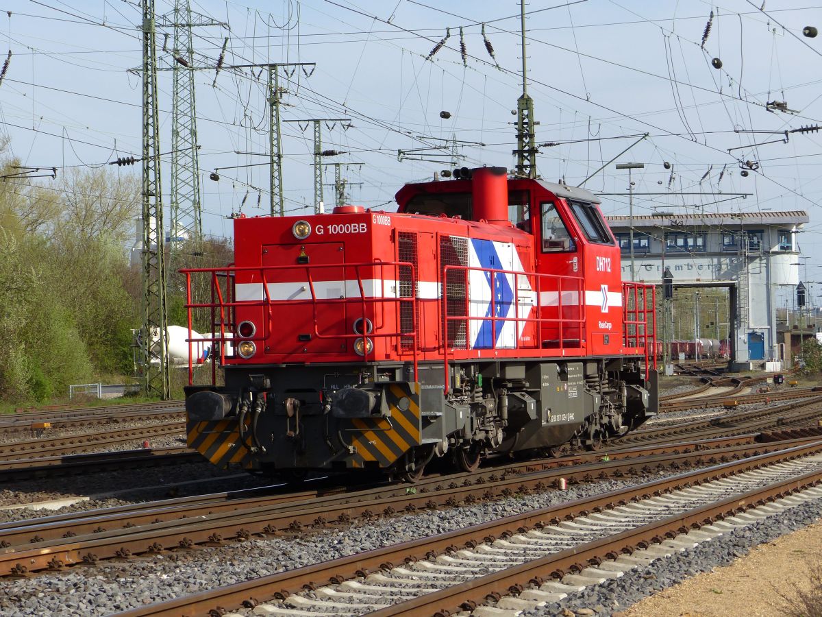 Rhein Cargo Diesellok DH 712 (92 80 1271 029-3 D-RHC) Baujahr 2009. Rangierbahnhof Gremberg bei seinhuis Gremberg Gnf (Gremberg Nord Fahrdienstleitung). Porzer Ringstrae, Kln 31-03-2017.

Rhein Cargo dieselloc DH 712 (92 80 1271 029-3 D-RHC) bouwjaar 2009. Rangeerstation Gremberg bij seinhuis Gremberg Gnf (Gremberg Nord Fahrdienstleitung) Porzer Ringstrae, Keulen 31-03-2017.