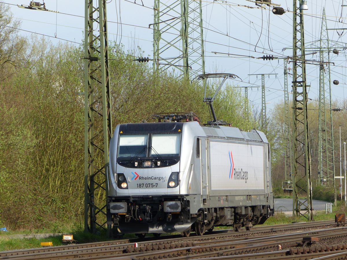 Rhein Cargo Lok 187 075-7 Porzer Ringstrae, Rangierbahnhof Kln Gremberg 31-03-2017.

Rhein Cargo loc 187 075-7 Porzer Ringstrae, rangeerstation Keulen Gremberg 31-03-2017.