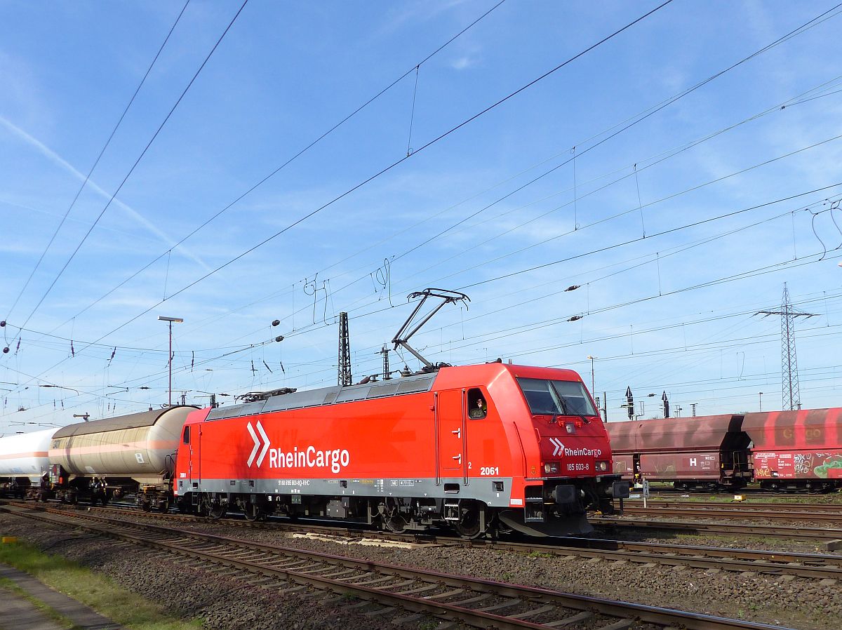 Rhein Cargo Lok 2061 (185 603-8) Gterbahnhof Oberhausen West 31-03-2017.

Rhein Cargo loc 2061 (185 603-8) goederenstation Oberhausen West 31-03-2017.