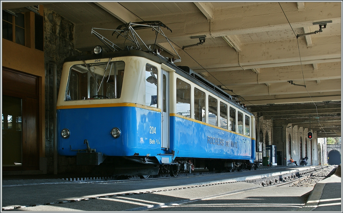 Rochers de Naye Treibwagen Beh 2/4 204 in Montreux. 
3. Okt. 2011