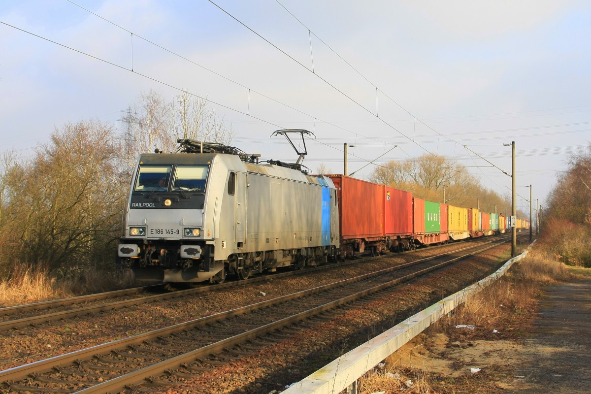 Rpool/Metrans E186 145 mit Containerzug am 25.02.2015 in Hamburg-Moorburg
