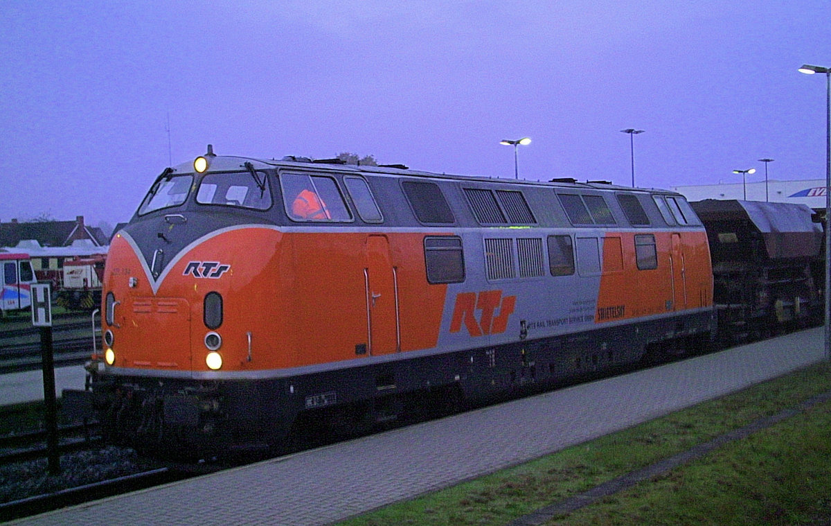 RTS 221 134 mit einen Schotterzug am 10.02.2011 in Bremervörde.