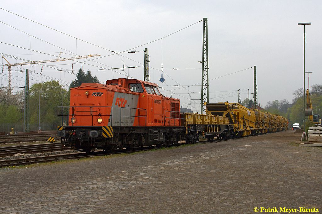 RTS 293.004 mit BUnkerwagenzug in Stade an der Ladestrasse am 25.04.2015