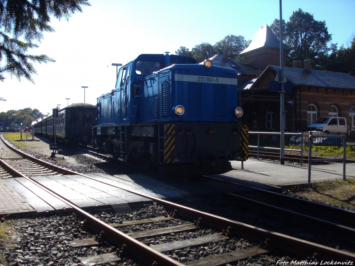R�BB 251 901 hat sich vom Zug Getrennt und wird nun bis zur n�chsten Fahrt nahc Lauterbach Mole im Bahnhof Putbus Wagen rangieren am 2.10.13