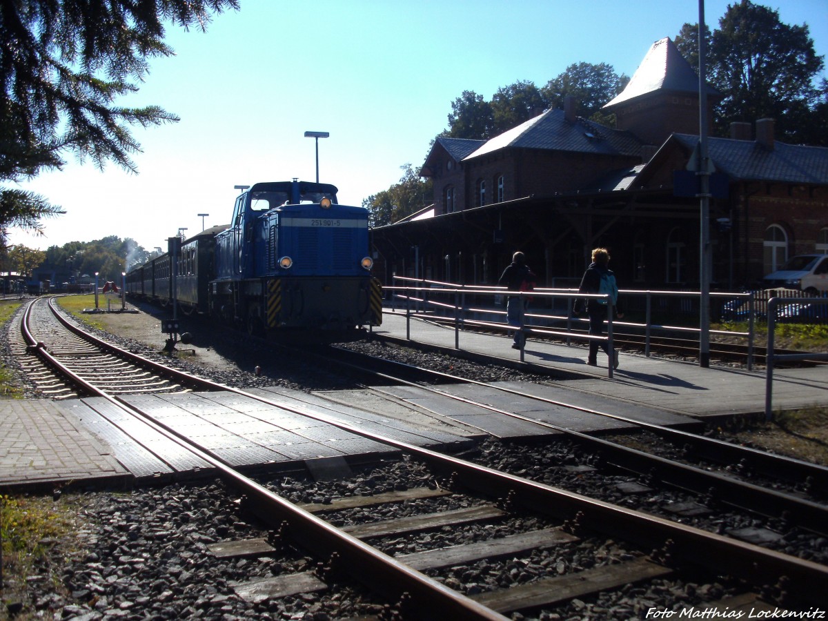 R�BB 251 901 ist soeben aus Lauterbach Mole in Putbus eingefahren am 2.10.13