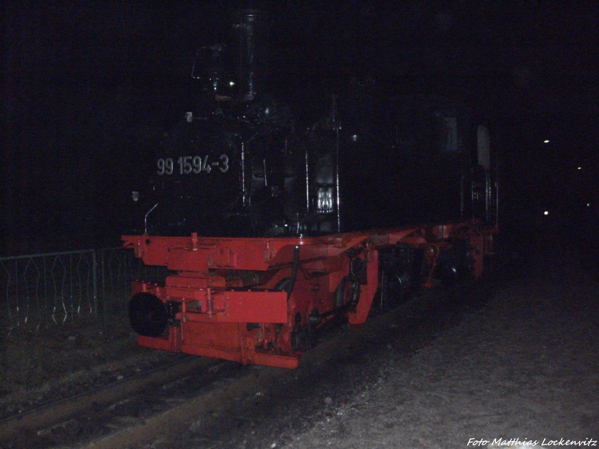 R�BB 99 1594 (Ausrangierte Lok) mit  Neuen Lack udn Vorr�bergehende Kuppelstangen abgestellt in Putbus am 11.10.13