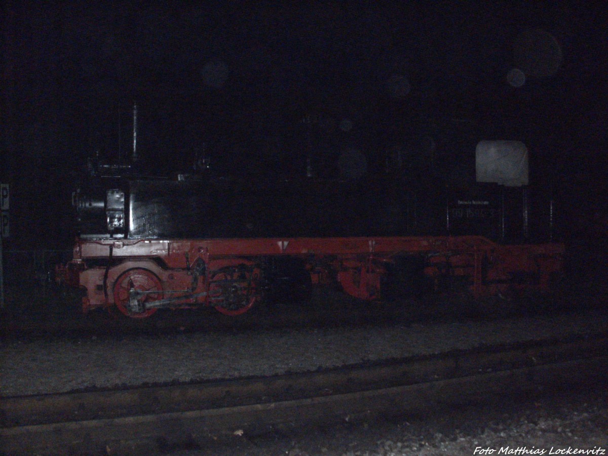 R�BB 99 1594 (Ausrangierte Lok) mit  Neuen Lack udn Vorr�bergehende Kuppelstangen abgestellt in Putbus am 11.10.13
