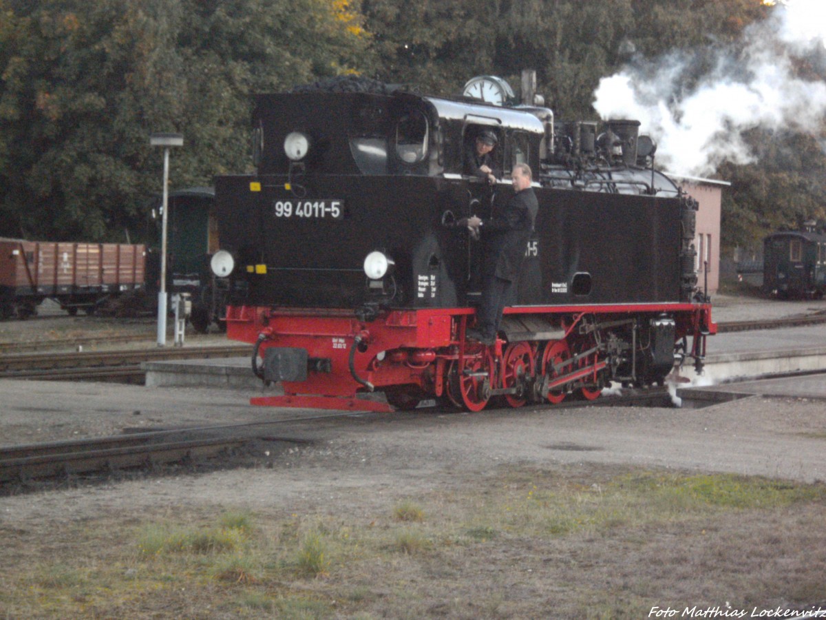 R�BB 99 4011 auf Rangierfahrt im Bahnhof Putbus am 2.10.13