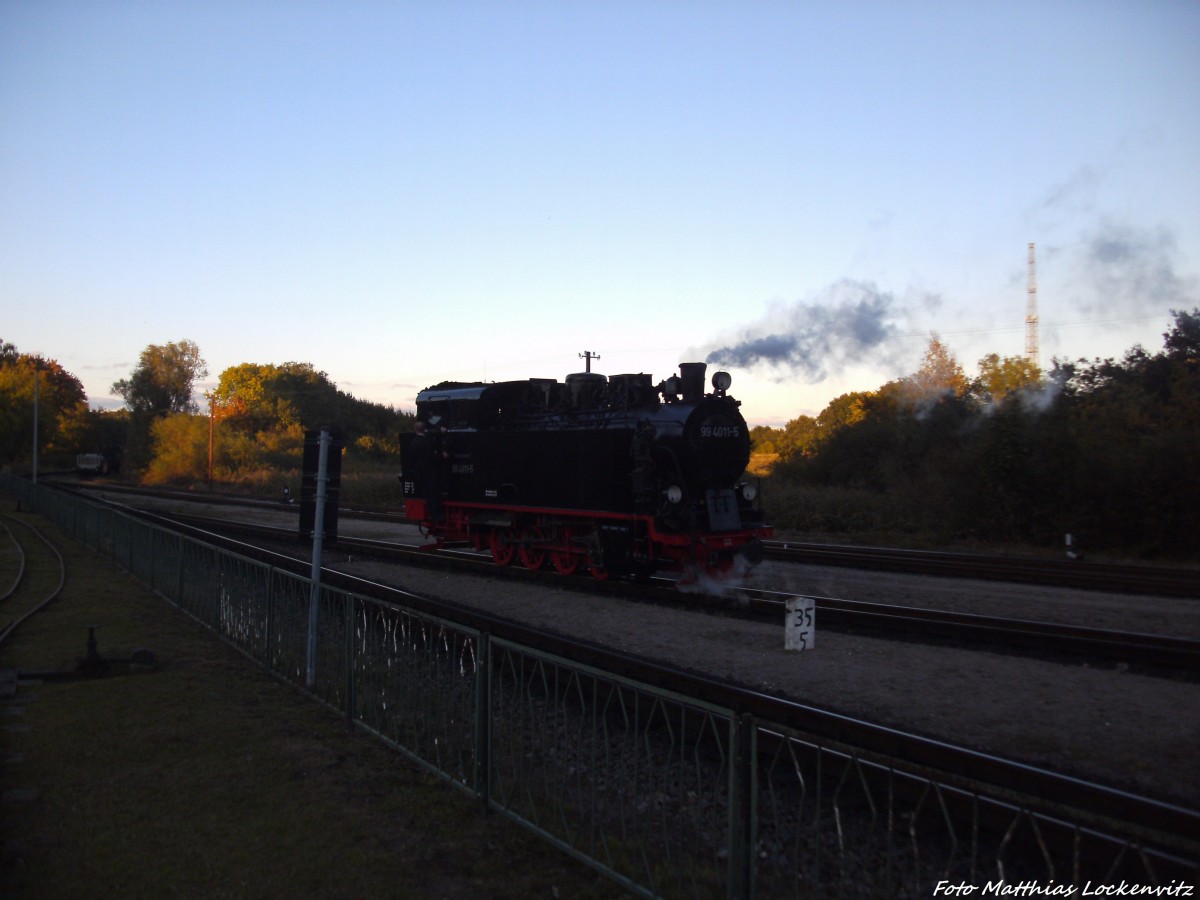 R�BB 99 4011 auf Rangierfahrt im Bahnhof Putbus am 2.10.13
