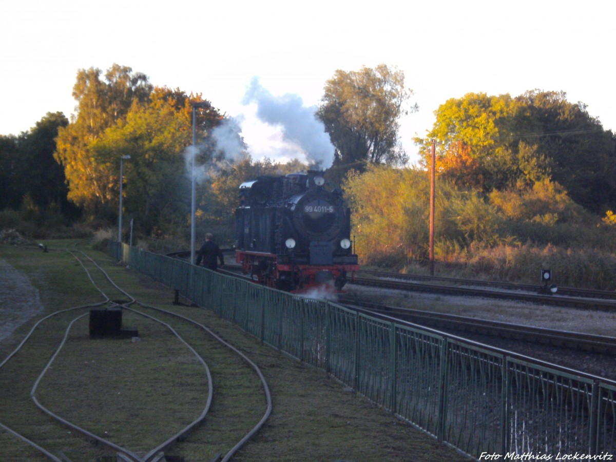 R�BB 99 4011 auf Rangierfahrt im Bahnhof Putbus am 2.10.13