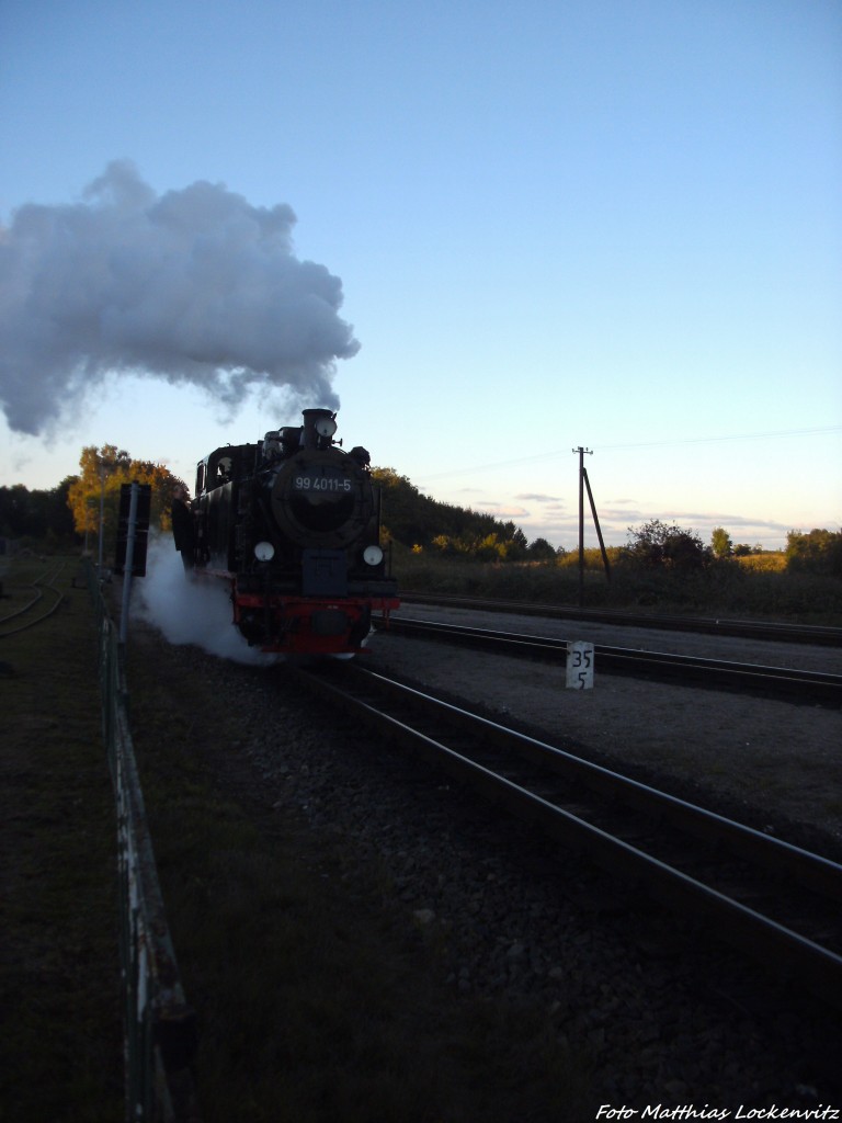 R�BB 99 4011 auf Rangierfahrt im Bahnhof Putbus am 2.10.13