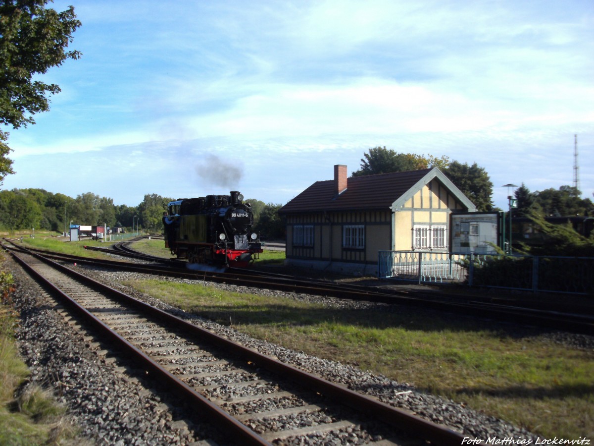 R�BB 99 4011 unterwegs zum Personenzug im Bahnhof Putbus am 17.9.13
