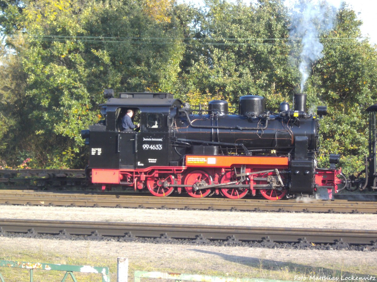 R�BB 99 4633 (Mh 53) beim Rangieren im Bahnhof Putbus am 12.10.14