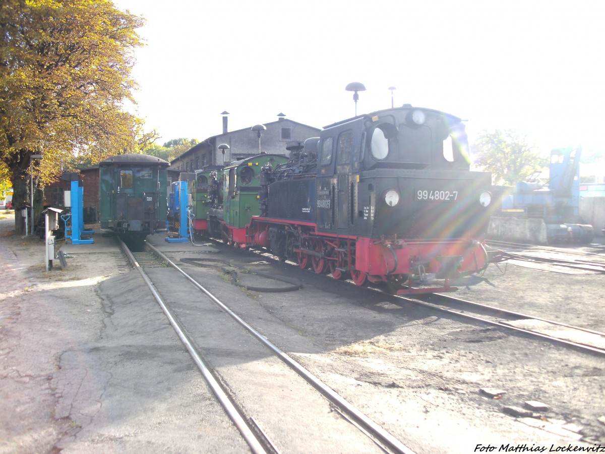 R�BB 99 4802, Mh 52 & Mh 53 abgestellt vorm Kleinbahn Bw in Putbus am 1.10.13