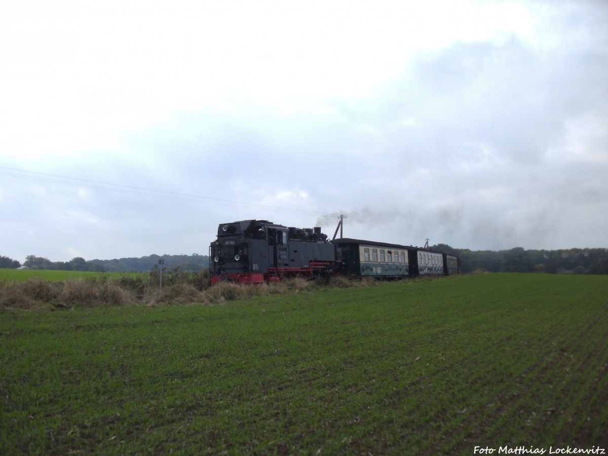 R�BB 99 784 mit einem Personenzug unterwegs nach Ostseebad G�hren am 12.10.14