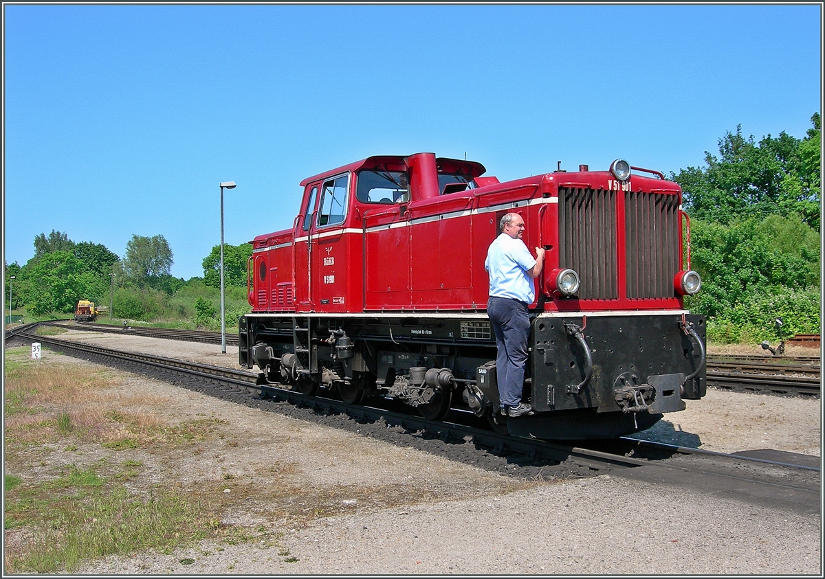 RüBB V 51 901 beim Rangieren in Putbus. 
8. Juni 2007 