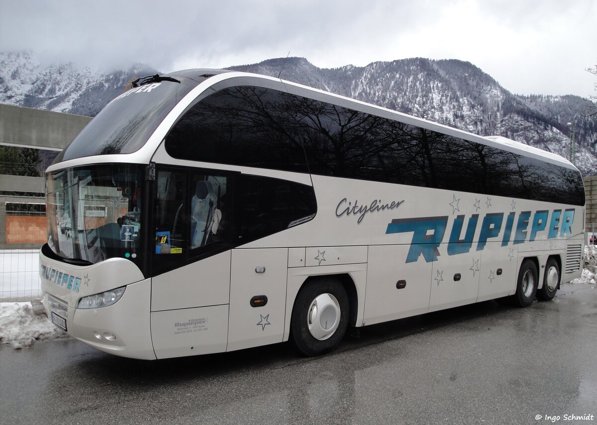 Rupieper aus Bochum | BO-RU 1001 | Neoplan N 1217 HDC Cityliner | 24.12.2011 in Bad Reichenhall