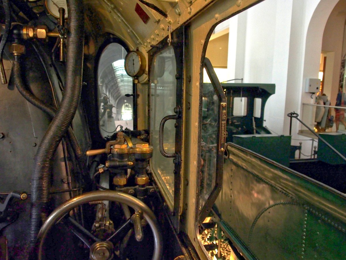 S 2/6 von Krauss Maffei im DB Museum N�rnberg am 17.08.2019. Lokf�hrerplatz.