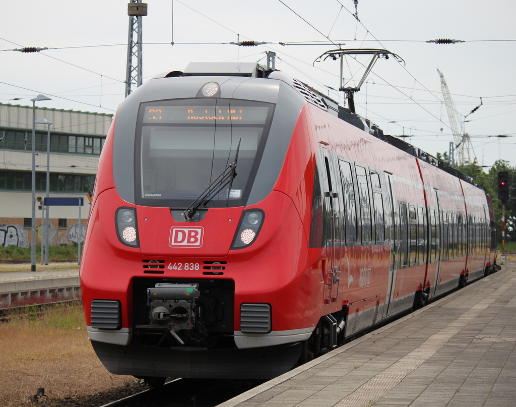 S 3 von Gstrow nach Warnemnde bei der Einfahrt im Bahnhof Warnemnde.09.06.2014
