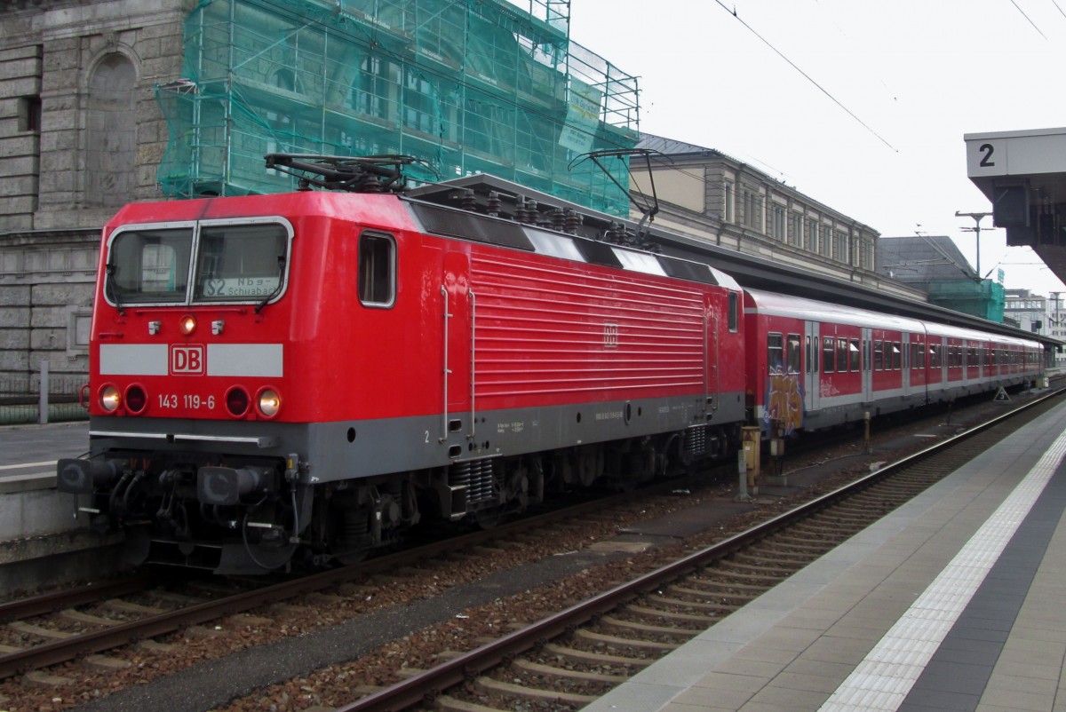 S-Bahn mit 143 119 in N�rnberg am 18 September 2015.