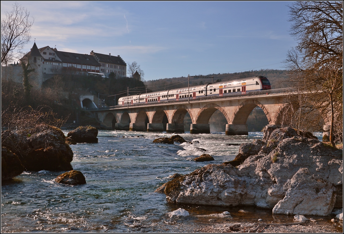 S16 mit RABe 514 in Richtung Winterthur auf der Rheinfallbrücke. März 2014.