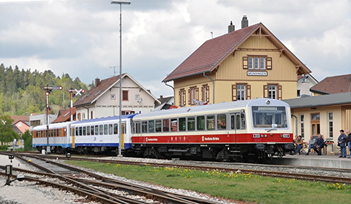 SAB VT 411 und zwei andere VT der SAB in M�nsingen am 01.05.2014.