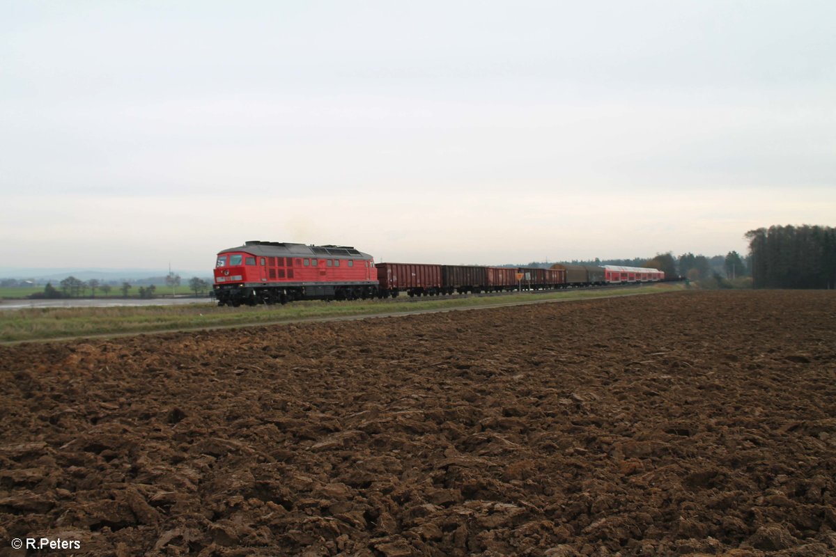 Samstag gab es mal wieder eine München-Nürnberg-Express Überfürhung, gezogen von 232 209 bei Oberteich, leider bei mießem Wetter. 04.11.17
