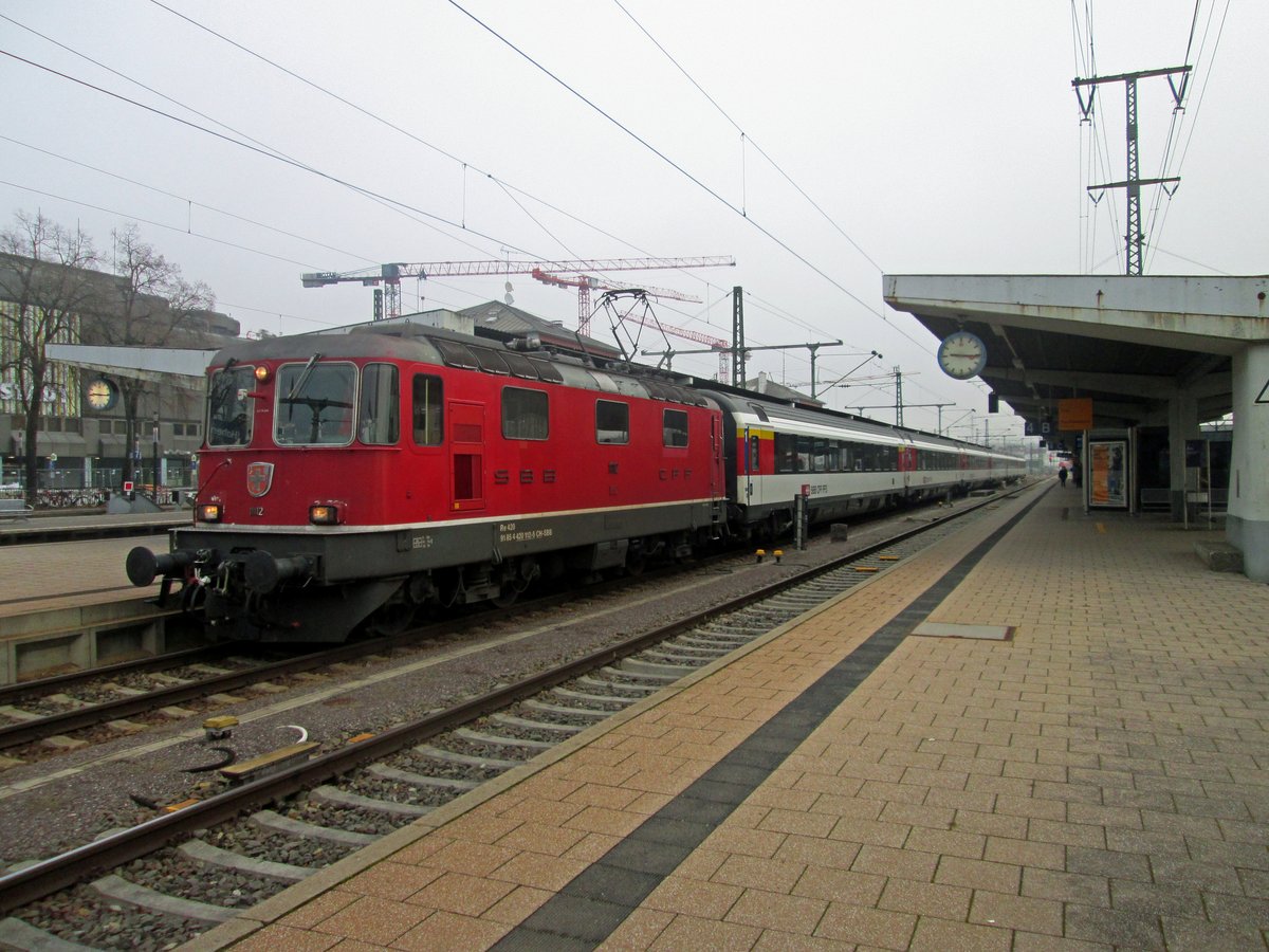 SBB 11112 steht am 3 Jänner 2020 in Singen.