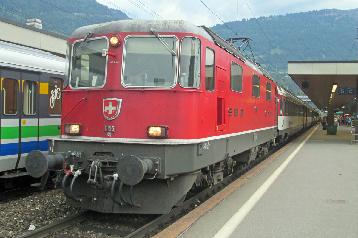 SBB 11155 hält am 7 Juni 2015 in Arth-Goldau.