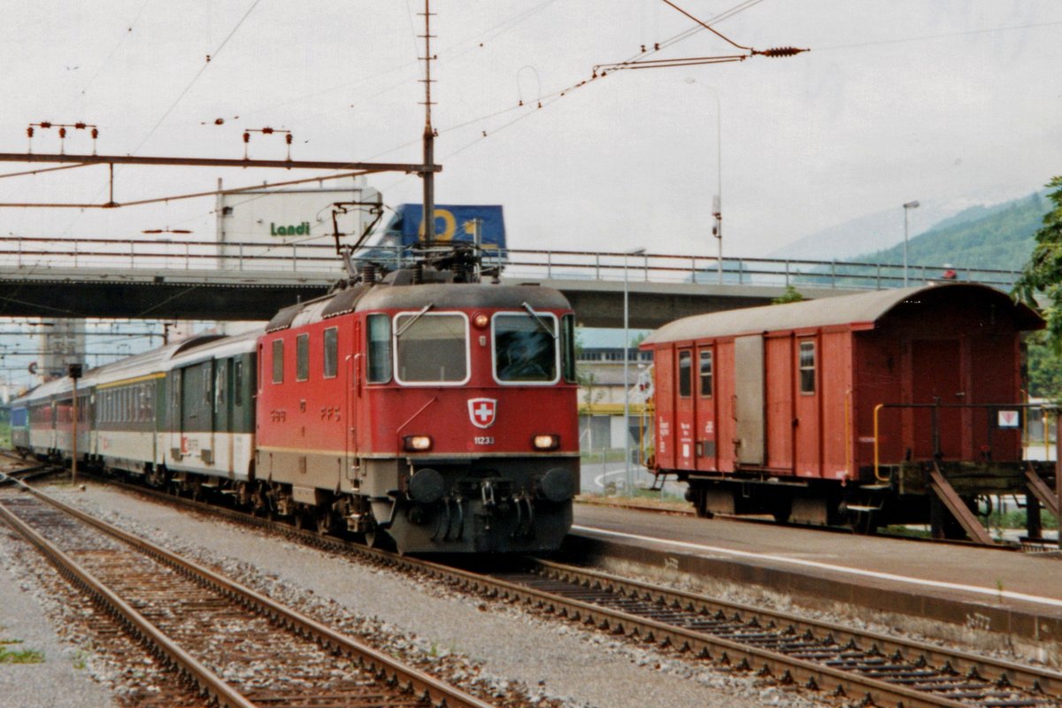 SBB 11233 treft am 26 Mai 2002 in Buchs SG ein.