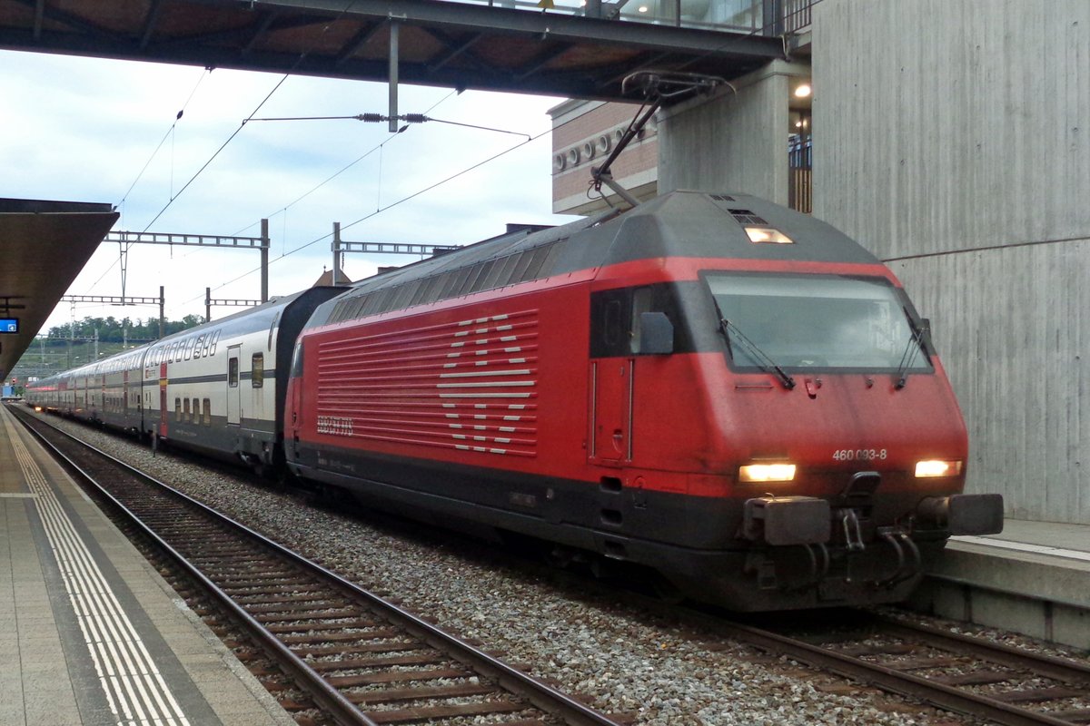 SBB 460 093 hält am 28 Mai 2019 in Spiez. 