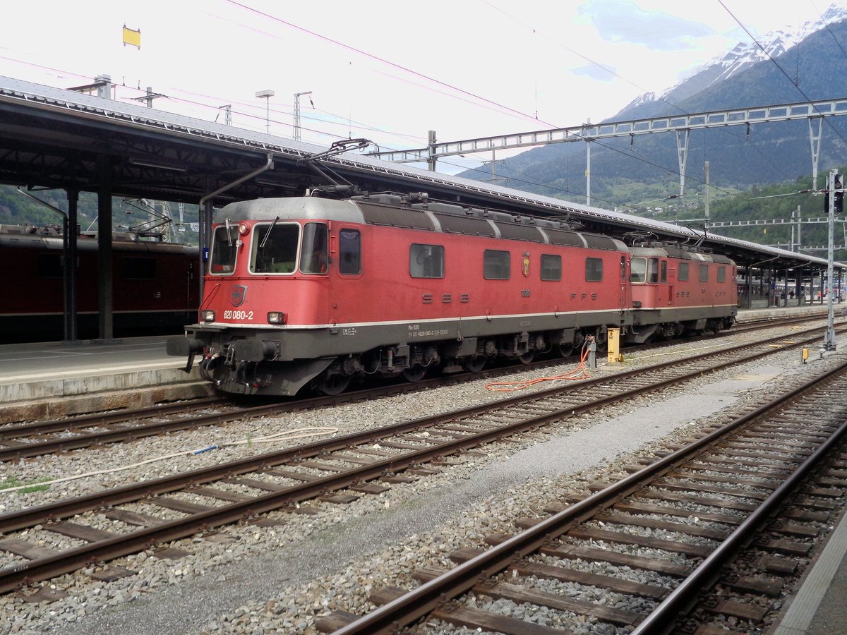 SBB 620 080 steht am 1 Juli 2013 in Brig.