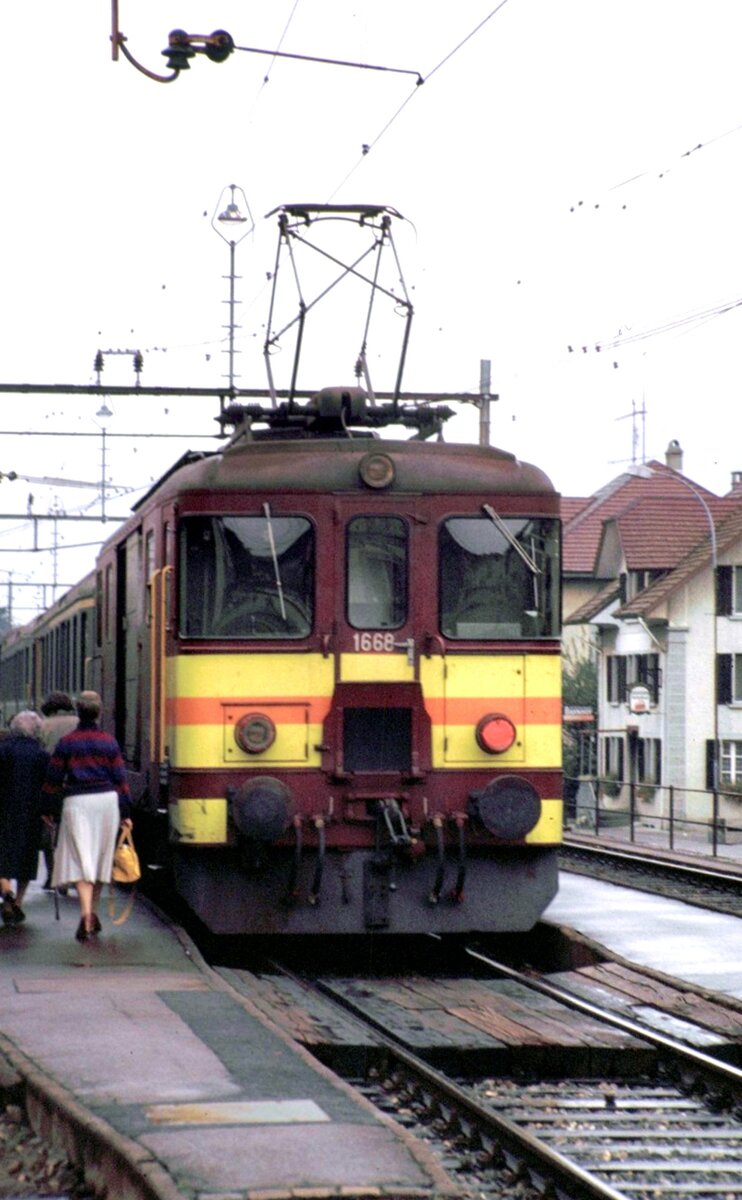 SBB De 4/4 Nr.1668 im Seetal am 14.10.1983.